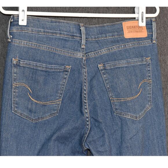 Levi's Signature Series Women's 6M (28x32) Mid-Rise Boot Cut Denim Jeans - Picture 4 of 10